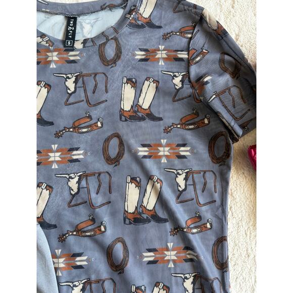 Two 2 Fly Western Boots Cow Skull Mesh Top with Crop Tank Size Small - Picture 2 of 6